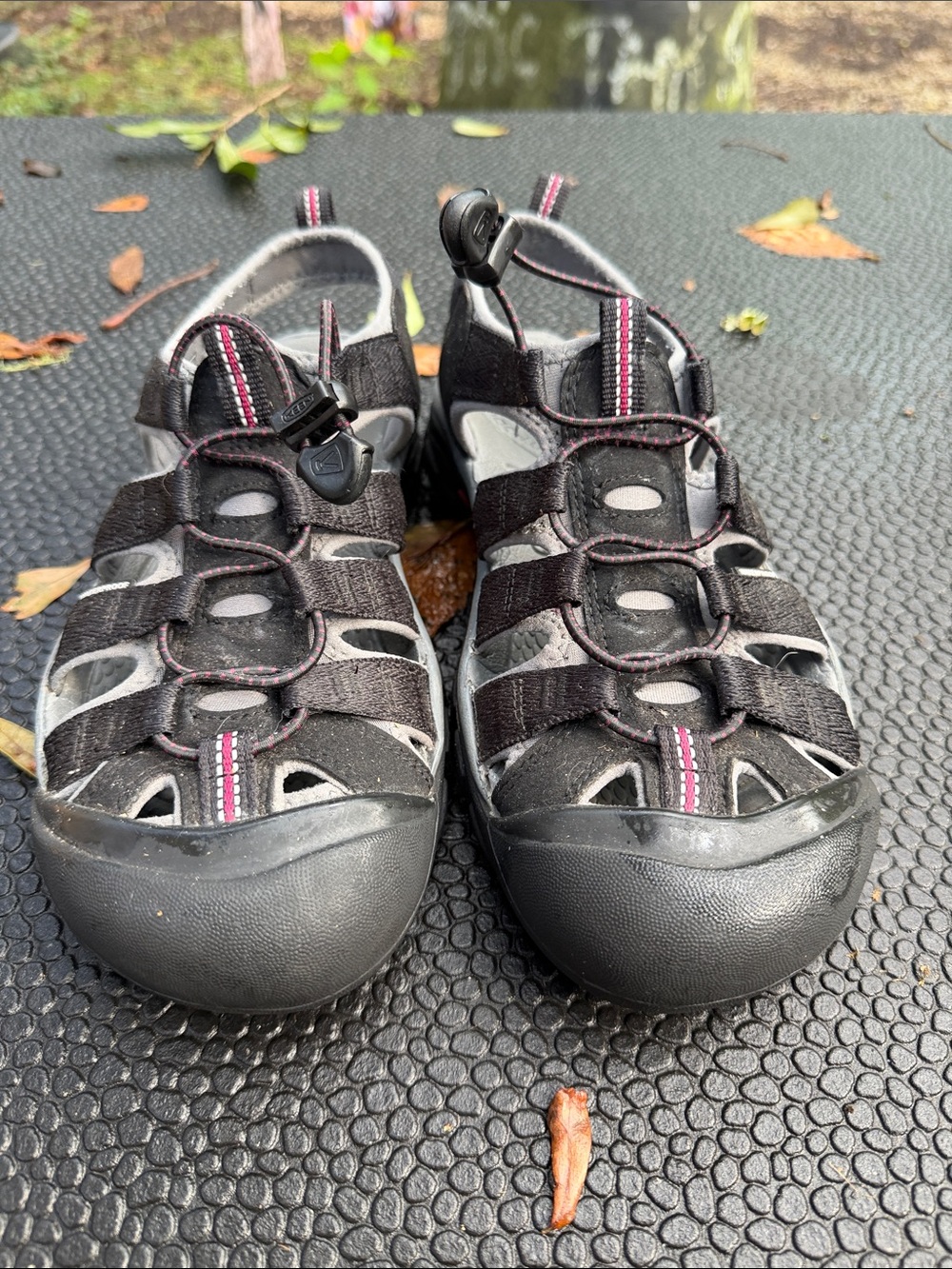 Keen Women’s Black Sport Sandal with Pink Accents 10 great grip sole washable